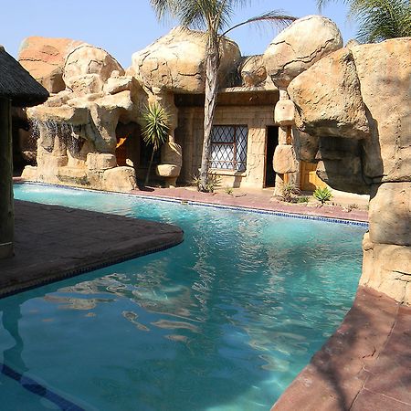 African Cave Lodge Hammanskraal Zewnętrze zdjęcie