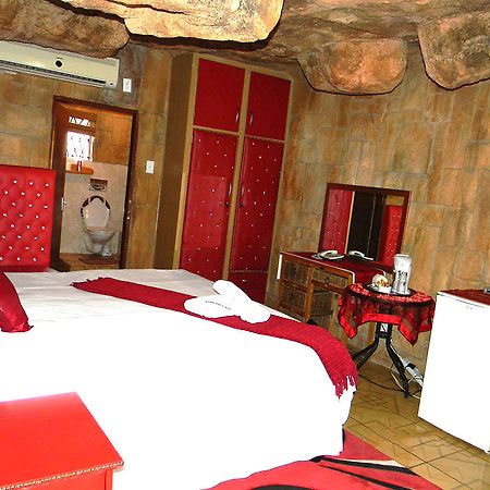 African Cave Lodge Hammanskraal Zewnętrze zdjęcie