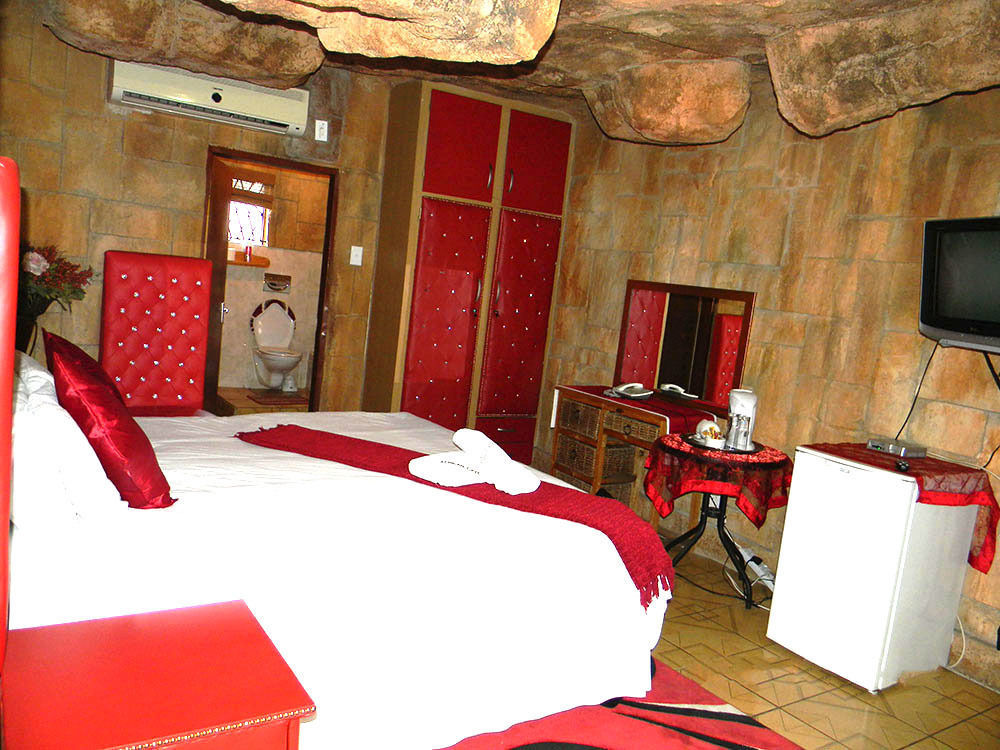 African Cave Lodge Hammanskraal Zewnętrze zdjęcie