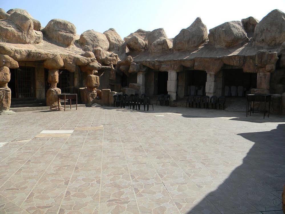 African Cave Lodge Hammanskraal Zewnętrze zdjęcie
